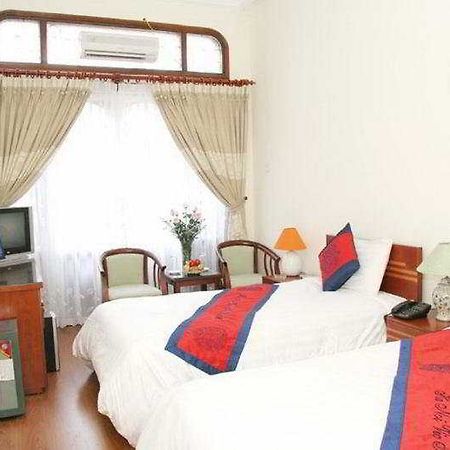 Hanoi Astoria Hotel Room photo